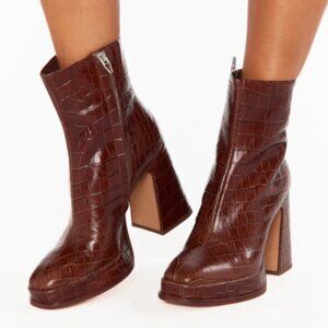 NWB Dolce Vita Lochly Croc Embossed Leather Platform Booties Brown Size 9